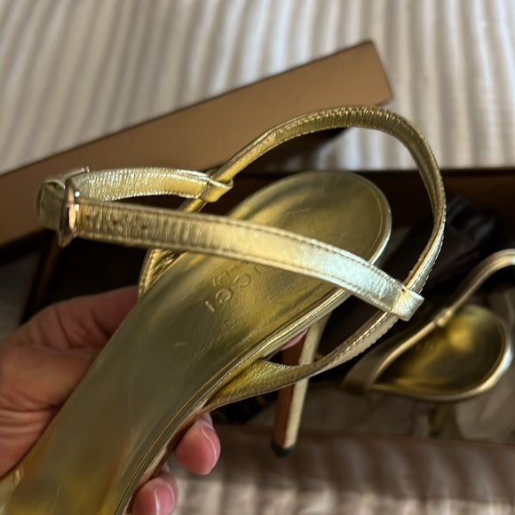 Gucci Gold Ruffled Leather Ankle Strap Sandals. Size 9B - Picture 7 of 7